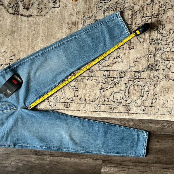 *SOLD* NWT Levi’s Wedgie Tapered Leg jeans - Picture 8 of 8